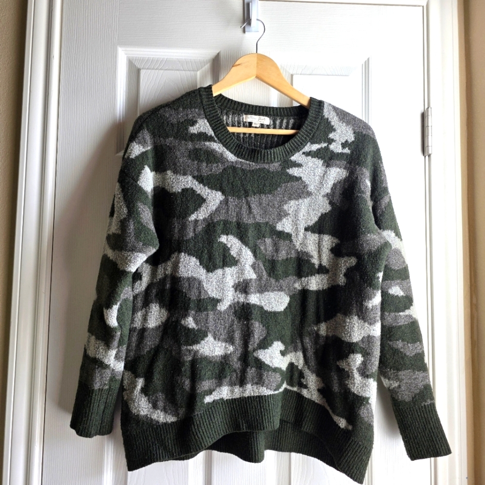 Camo Green and Gray Crew Neck Sweater GUC
